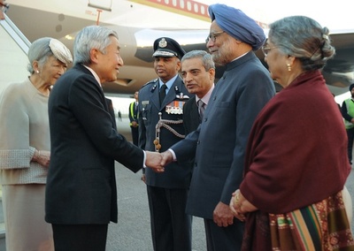 両陛下がニューデリーに到着、歴代天皇初のインド訪問