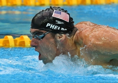 フェルプス 五輪タイ記録で男子200メートルバタフライ決勝へ