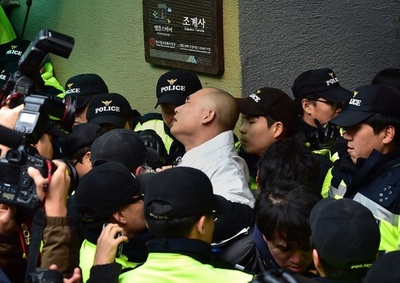 韓国警察、ソウルの寺に突入準備 手配の活動家潜伏