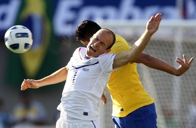 サッカー国際親善試合、スペインが米を破る ブラジルは引き分け