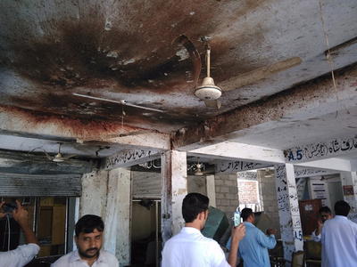 パキスタン裁判所に自爆攻撃、14人死亡58人負傷