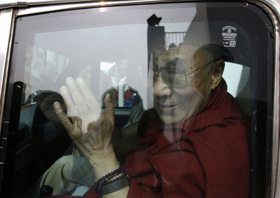 ダライ・ラマ14世、ブッダの生誕祭のためコルカタに到着 - インド