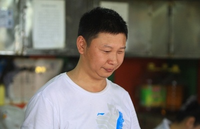 行列のできる売店、店主は習近平氏のそっくりさん