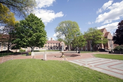 ロムニー氏、高校時代にゲイ疑惑の男子生徒にいじめか 米紙