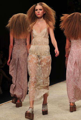 ＜12年春夏ミラノコレクション＞クリスティナ ティ