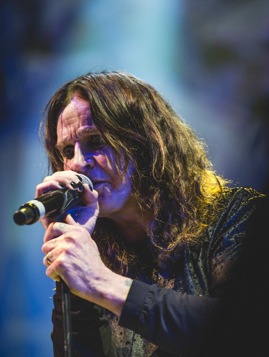 オジー・オズボーン、今年のツアー全日程を延期 自宅で転倒