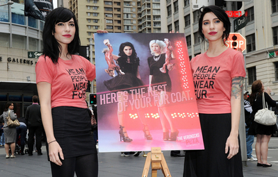 毛皮コートに反対！豪ロックバンドがPETAポスターに登場