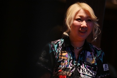鈴木未来、BDOダーツ世界選手権で連覇達成