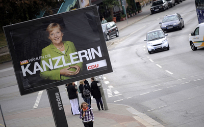 ネット上の呼びかけで「独首相の街頭演説妨害集会」開催、投稿動画が大ヒット