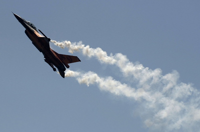 アクロバット飛行に歓声、スペインで国際航空フェスティバル