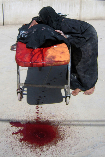 イラク大統領夫人の車列付近で爆弾爆発、夫人は無事