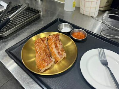 韓国で何かと話題の「豚バラ焼肉」だが…ロボットが調理すれば外はカリッ、中はしっとり