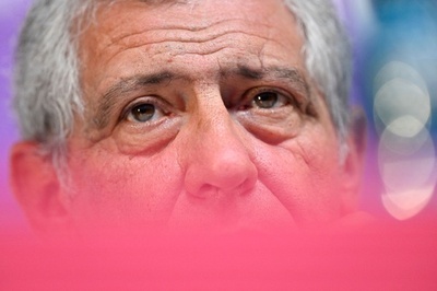 ロナウドの交代時の態度「気に入らない」 監督が苦言 カタールW杯