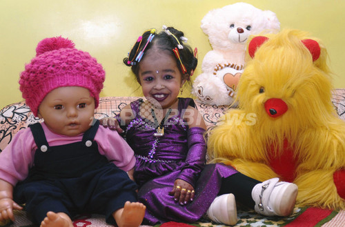 身長58センチ 世界一小さい少女が17歳に 写真1枚 ファッション ニュースならmode Press Powered By Afpbb News