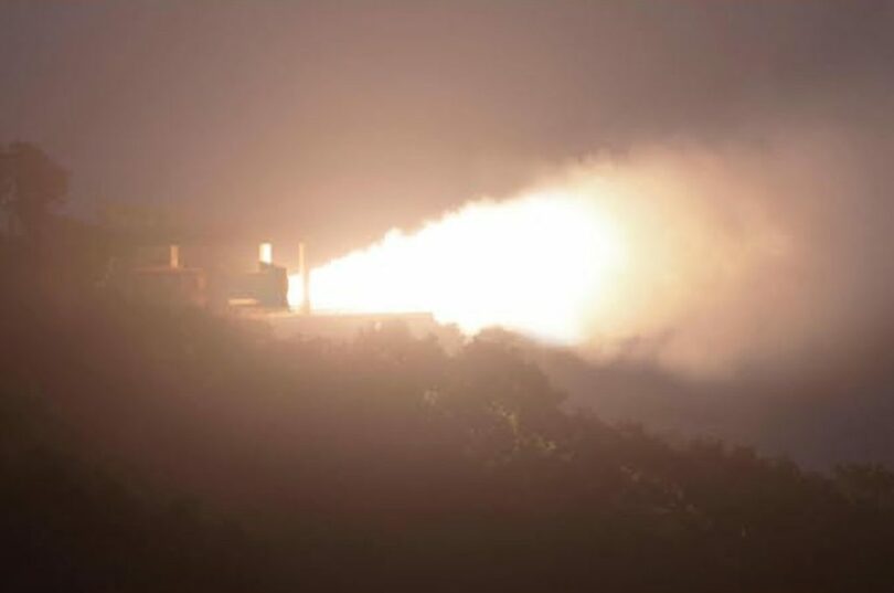 北朝鮮が9月8日に実施した新型大陸間弾道ミサイル（ICBM）用固体燃料エンジンの点火試験＝労働新聞(c)KOREA WAVE