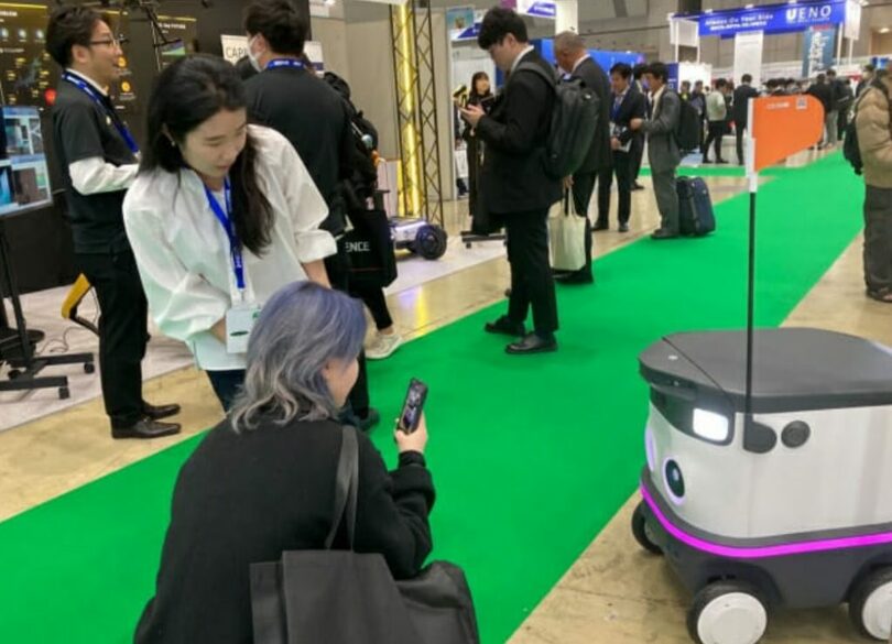 ニュービリティーが日本最大のロボット専門展示会「iREX 2023」で自動運転ロボットニュービーを披露した=ニュービリティー(c)KOREA WAVE