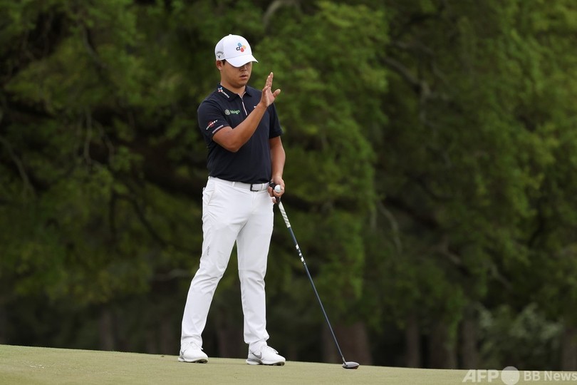 パターへし折り3番ウッド代用も、キムが優勝争い維持 マスターズ