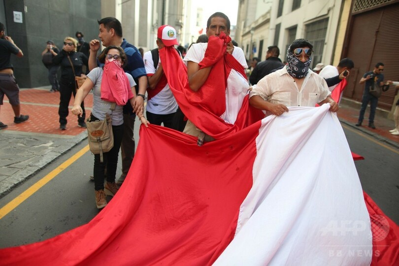 南米ペルー首都、フジモリ氏の恩赦に数千人が抗議