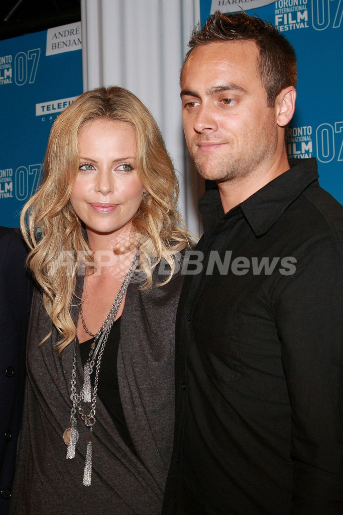 ＜第32回トロント国際映画祭＞『Battle in Seattle』記者会見にシャーリーズ・セロン登場