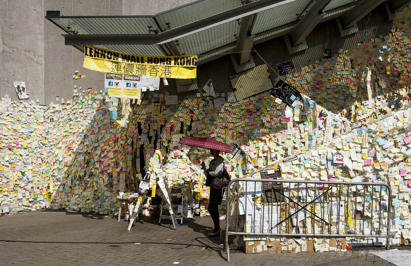 香港民主派デモで拘束の14歳少女に帰宅許可