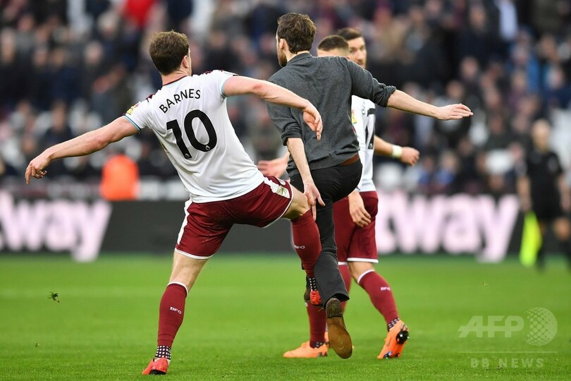 ウェストハムファンがピッチ乱入など暴走、モイーズ監督「記憶にない出来事」