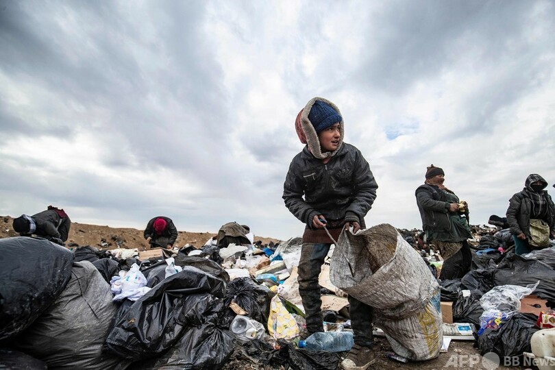 家族養うためごみあさり…物価高騰のシリア