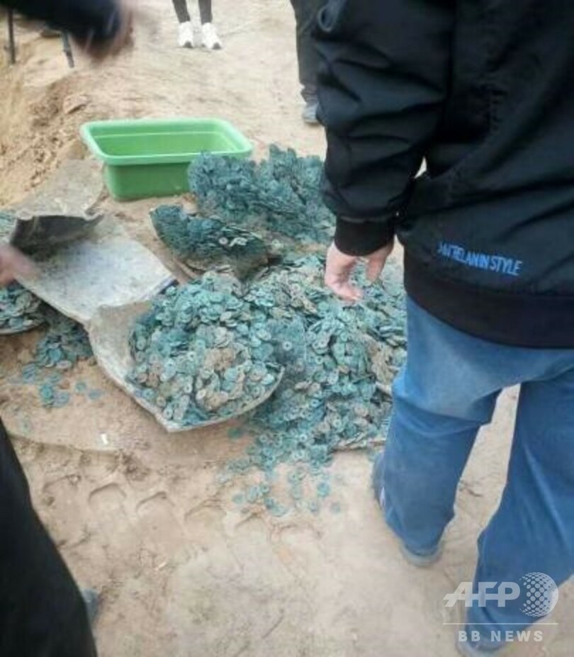 北宋時代の銅銭1000枚超を発見、寺院跡地から 中国・河北省