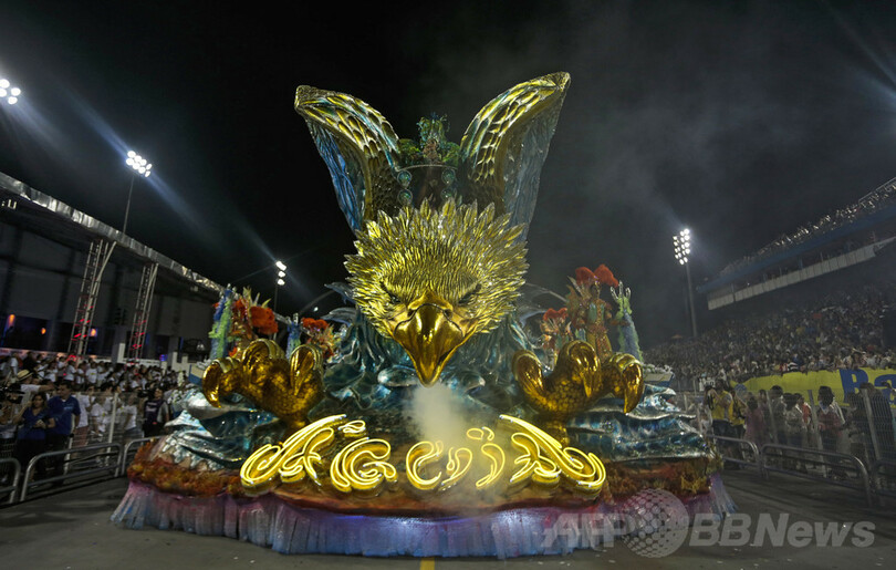 きらびやかな山車、サンパウロのカーニバル