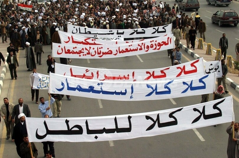 故フセイン元大統領の弁護士、米大統領に靴投げの記者を支援