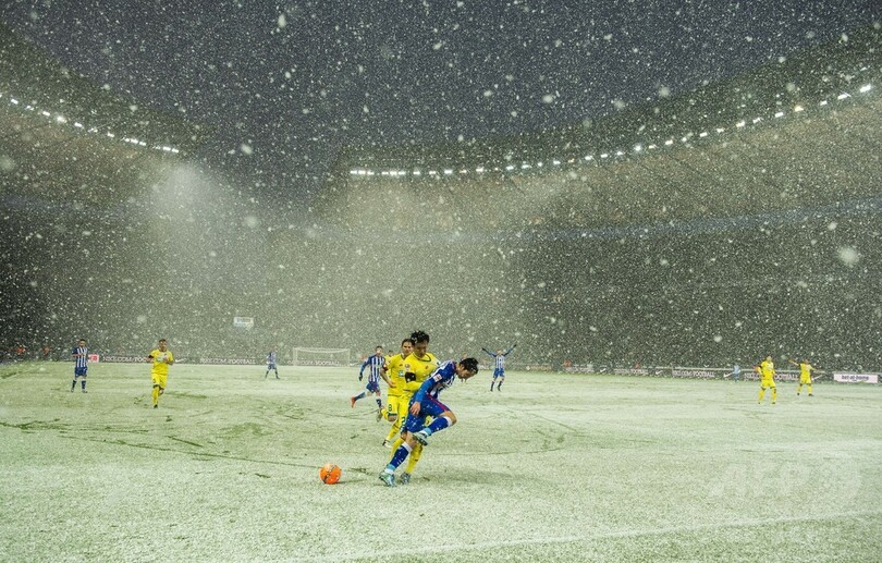 ヘルタが雪のベルリンで勝利、相手OGに助けられ4位キープ