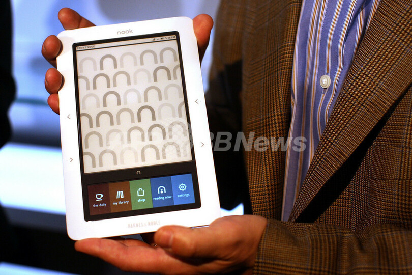 キンドルなどの電子書籍端末、相次いで値下げ iPadに対抗