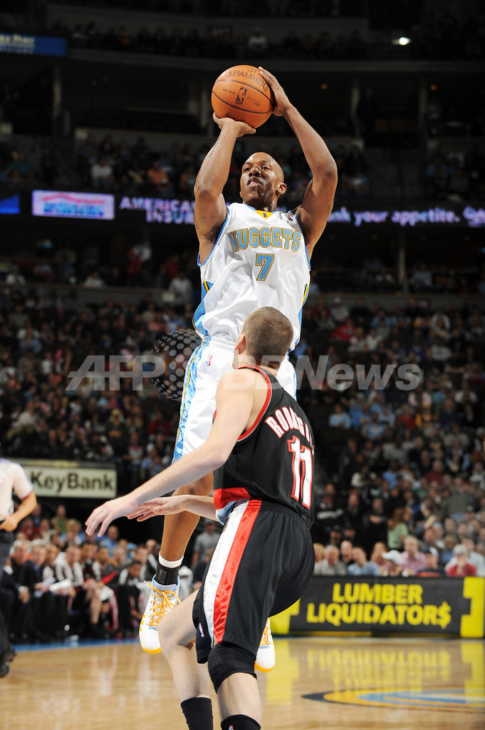 ナゲッツ トレイルブレイザーズを下し連敗ストップ