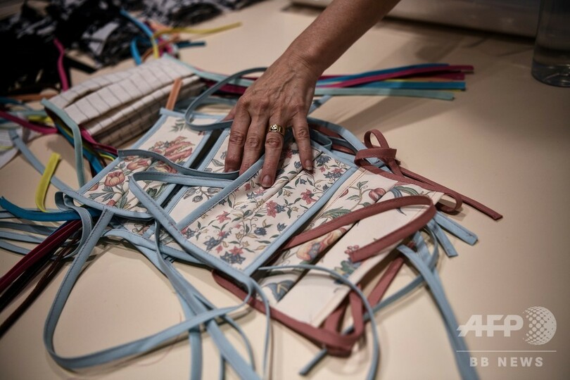 ファッション界にマスク旋風 「口輪」から人気アイテムへ？