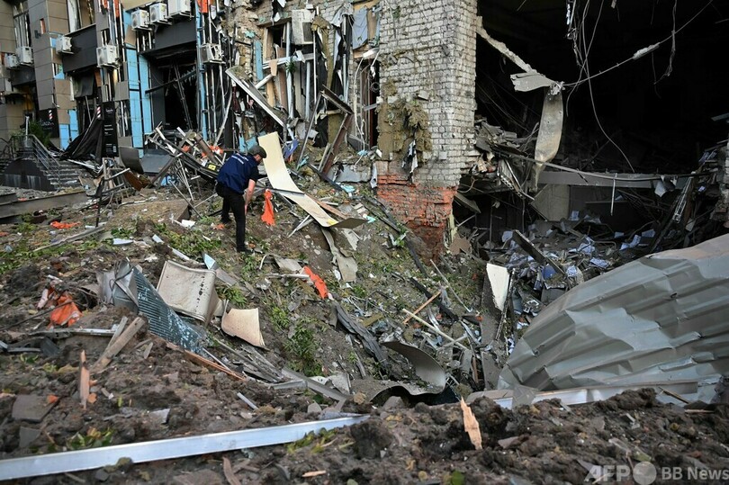 ホームセンターをロシア軍爆撃、11人死亡 ウクライナ北東部
