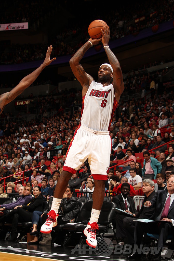 ヒート、ジェームズにけん引されペリカンズに圧勝