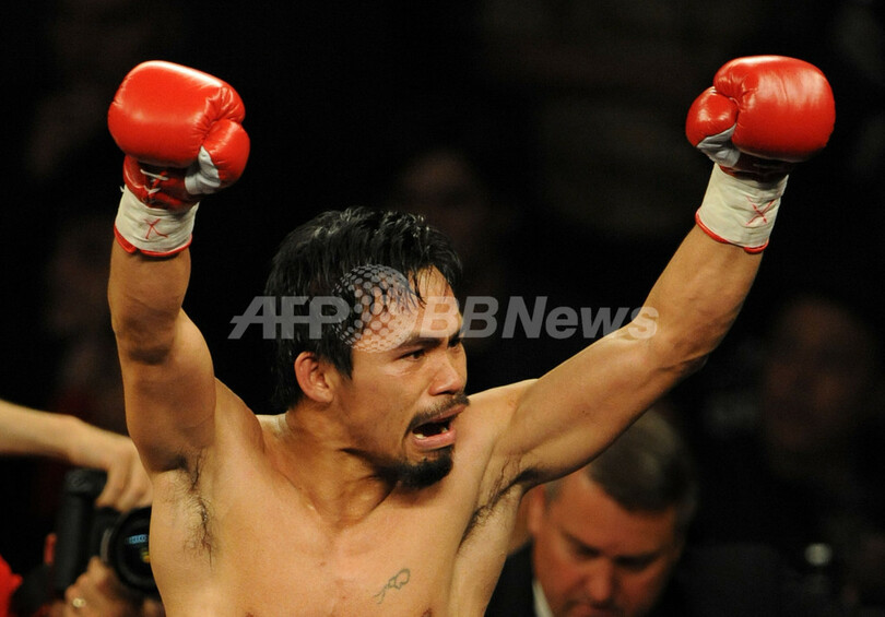 パッキャオ ハットンを2回KOで下し王座獲得