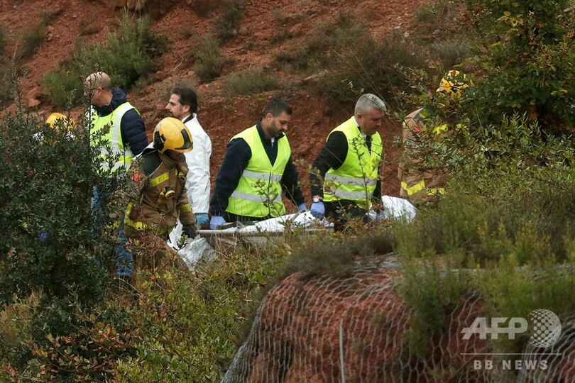 土砂崩れで列車が脱線、1人死亡44人負傷 スペイン