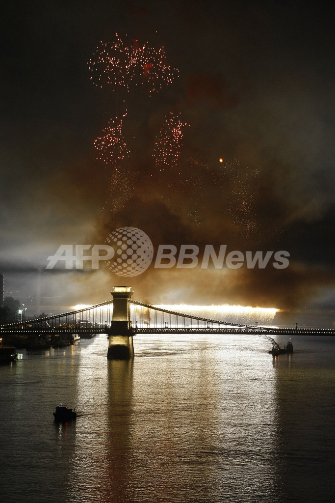 ブダペストの夜空彩る花火、ハンガリー建国記念日