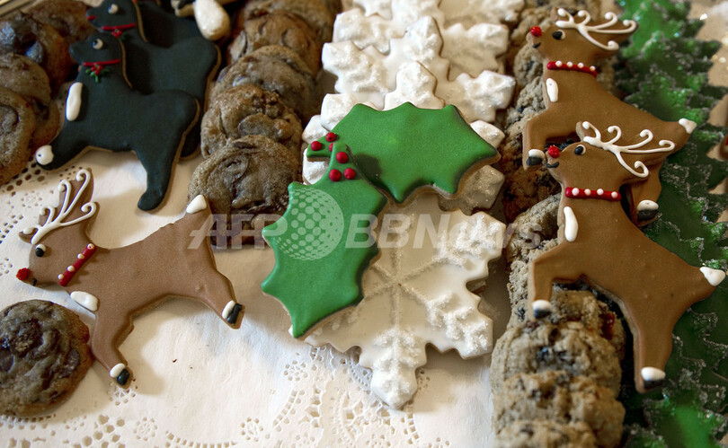 米ホワイトハウスのクリスマス、新しいツリーが点灯