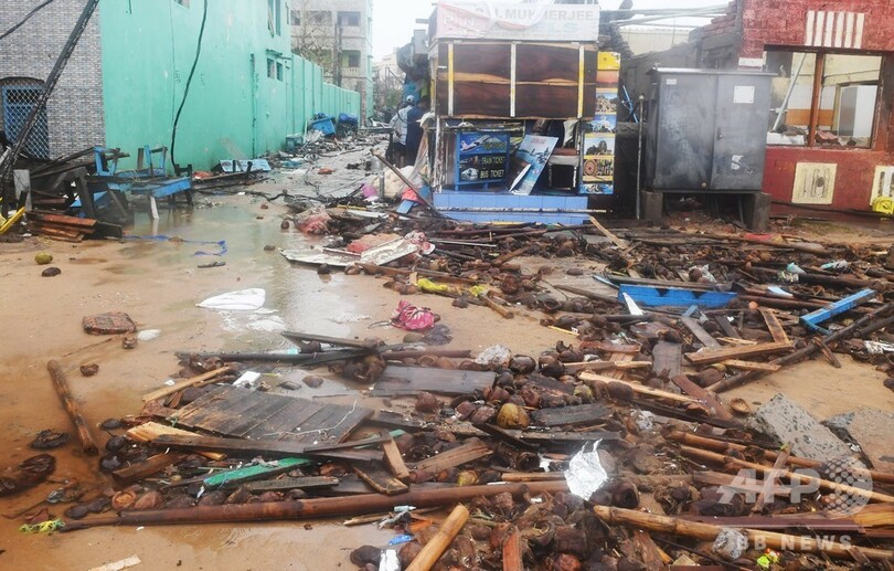 インドに大型サイクロン上陸、8人死亡 エベレストでも強風被害