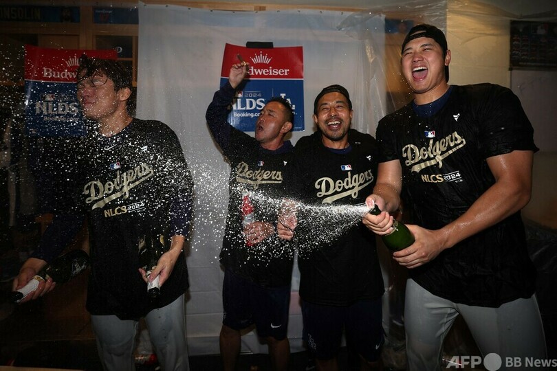 ドジャース大谷・山本 歓喜のシャンパンファイト