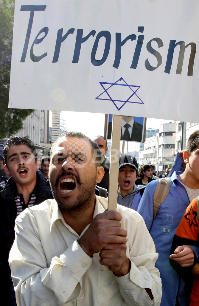 シリアで米軍の越境攻撃に抗議デモ、米大使館が閉館