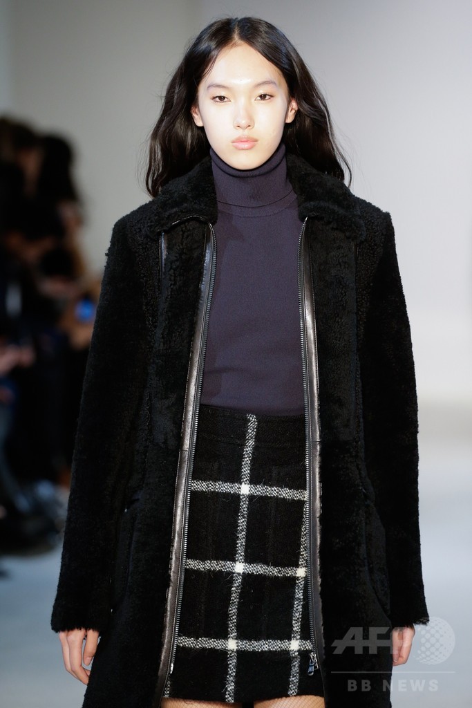 セクシー＆ロックなパーティスタイル、「ジル・スチュアート」15/16年秋冬