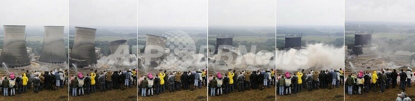 ドイツ発電所で115メートルの冷却塔取り壊し