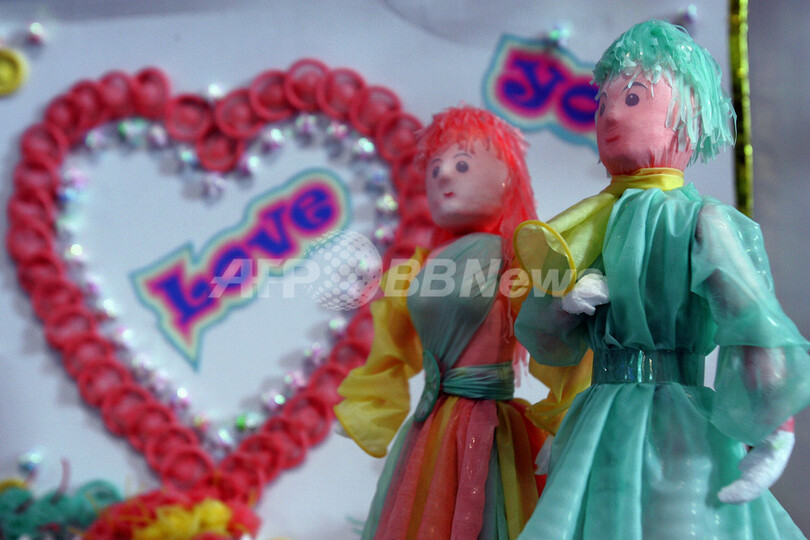 北京で「コンドームのファッションショー」開催