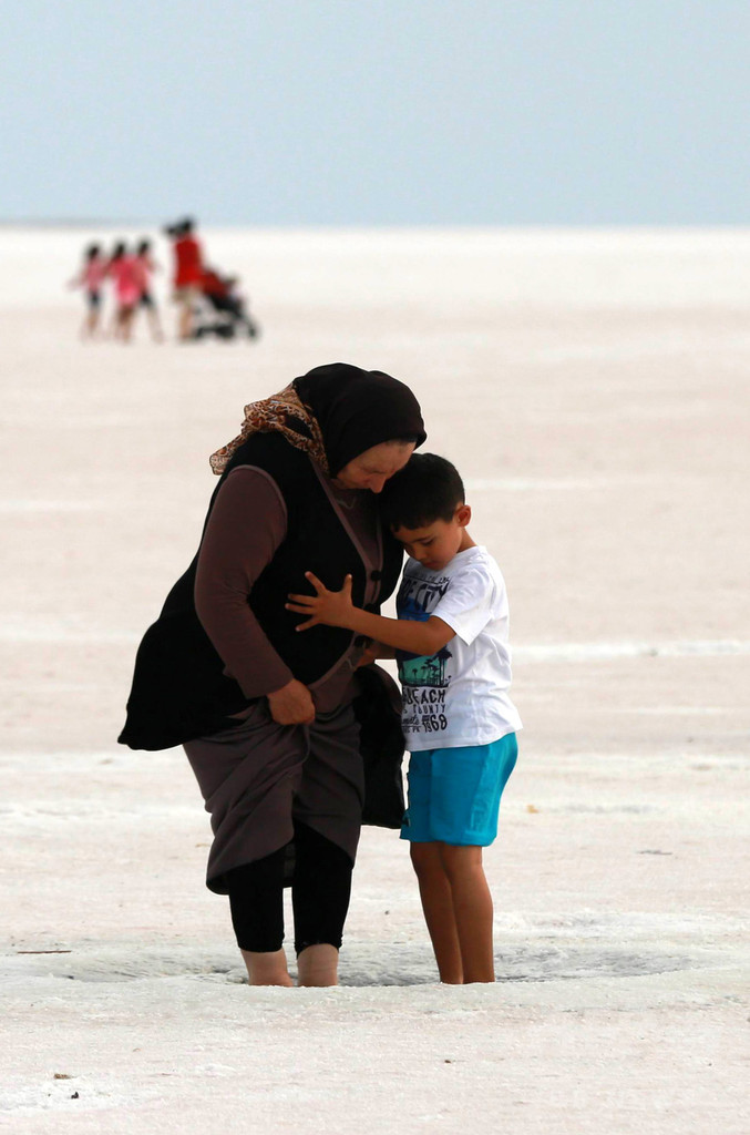 ウユニ塩湖にも負けない美しさ？ トルコのトゥズ湖