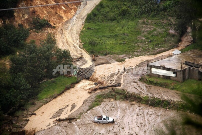 メキシコ南部で土砂崩れ、11人不明 一時は死者7人の情報も