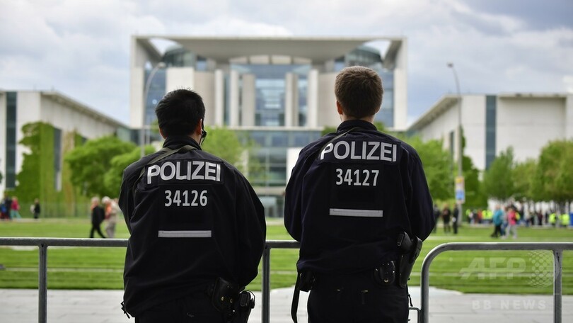 ベルリン警察「われわれも人間」 どんちゃん騒ぎの警官ら擁護