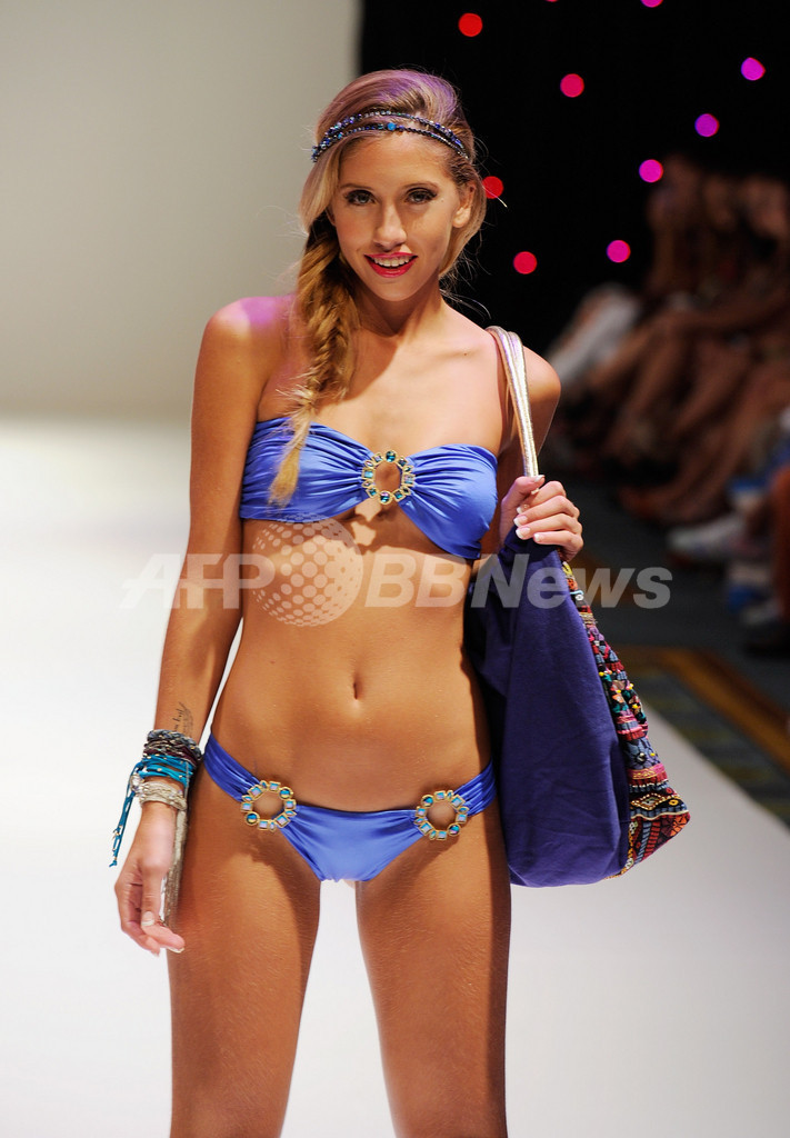 カリブ海に浮かぶアルバ島でファッションイベント開催