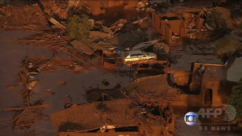 ブラジル鉱山でダム決壊、有毒泥流が村を直撃 17人死亡